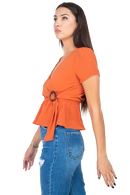 Blusa con hebilla lateral