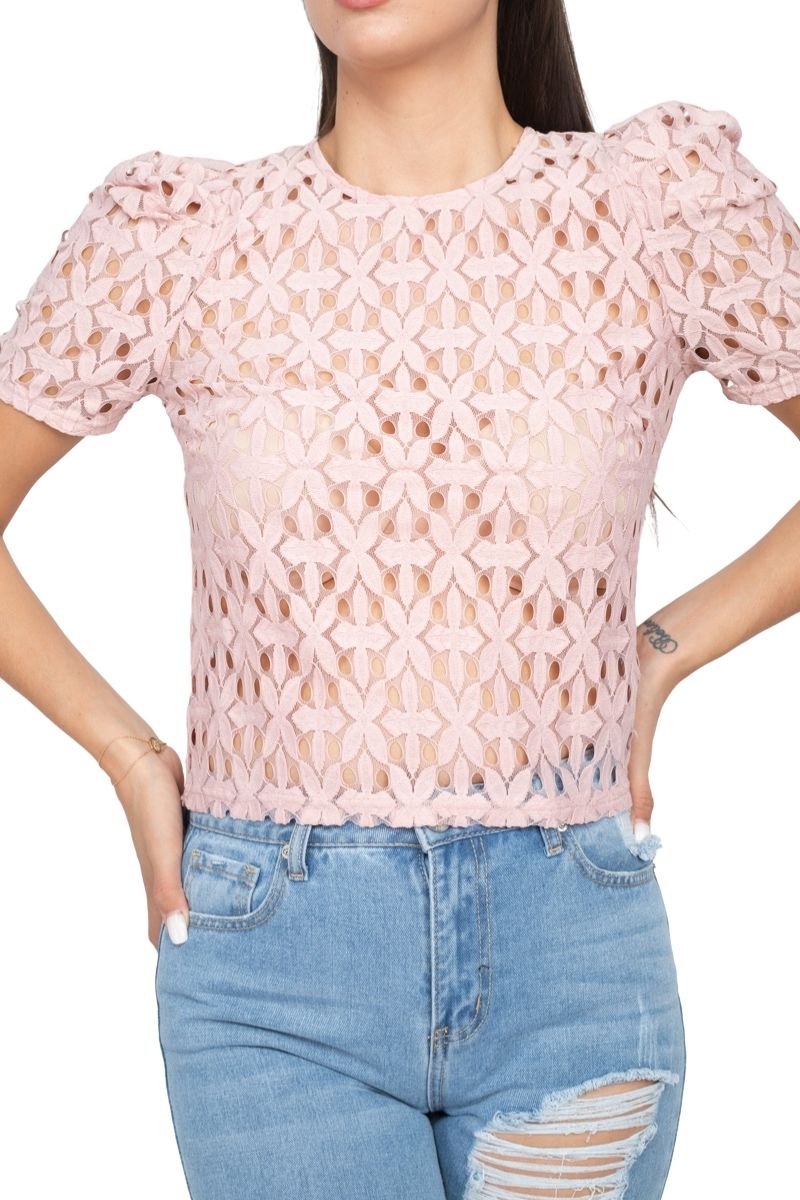 Blusa con transparencias y manga plisada