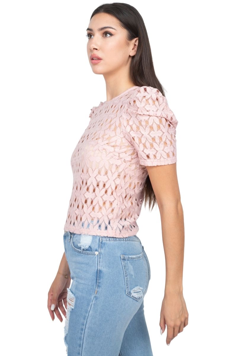 Blusa con transparencias y manga plisada