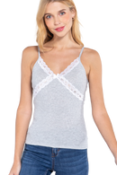 Blusa tirantes con encaje en el pecho